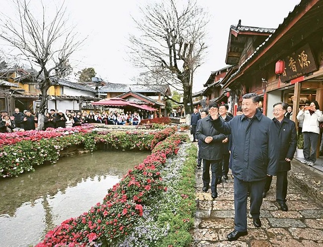 習(xí)近平：鍥而不舍落實(shí)中央八項(xiàng)規(guī)定精神，以優(yōu)良黨風(fēng)引領(lǐng)社風(fēng)民風(fēng)